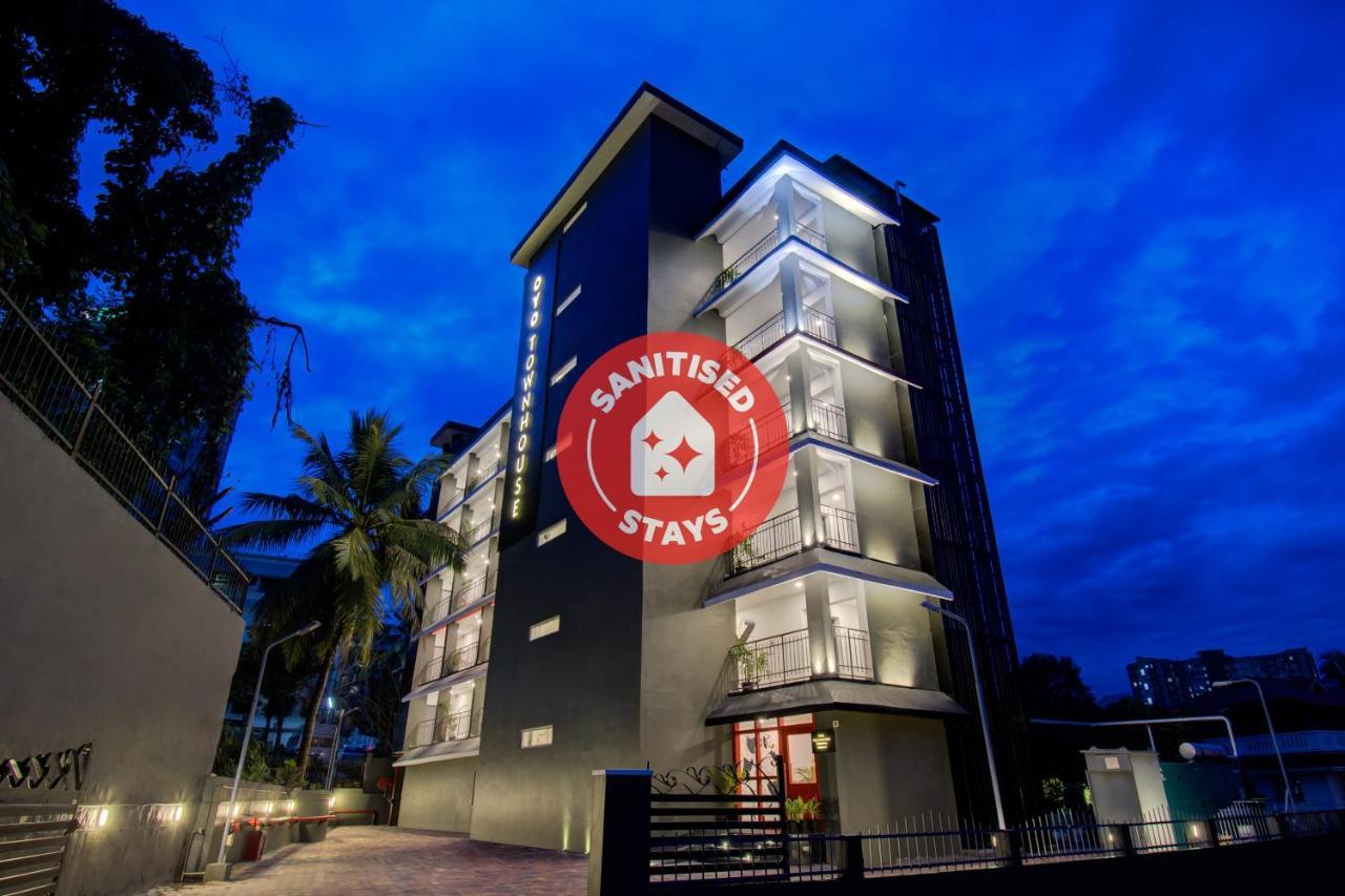 Oyo Townhouse 061 Gcda Kakkanad Signal Otel Kochi Dış mekan fotoğraf