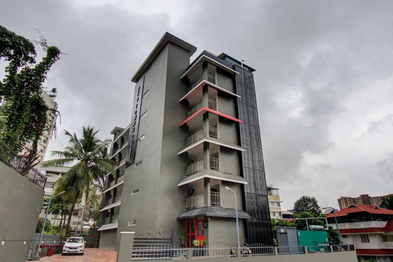 Oyo Townhouse 061 Gcda Kakkanad Signal Otel Kochi Dış mekan fotoğraf