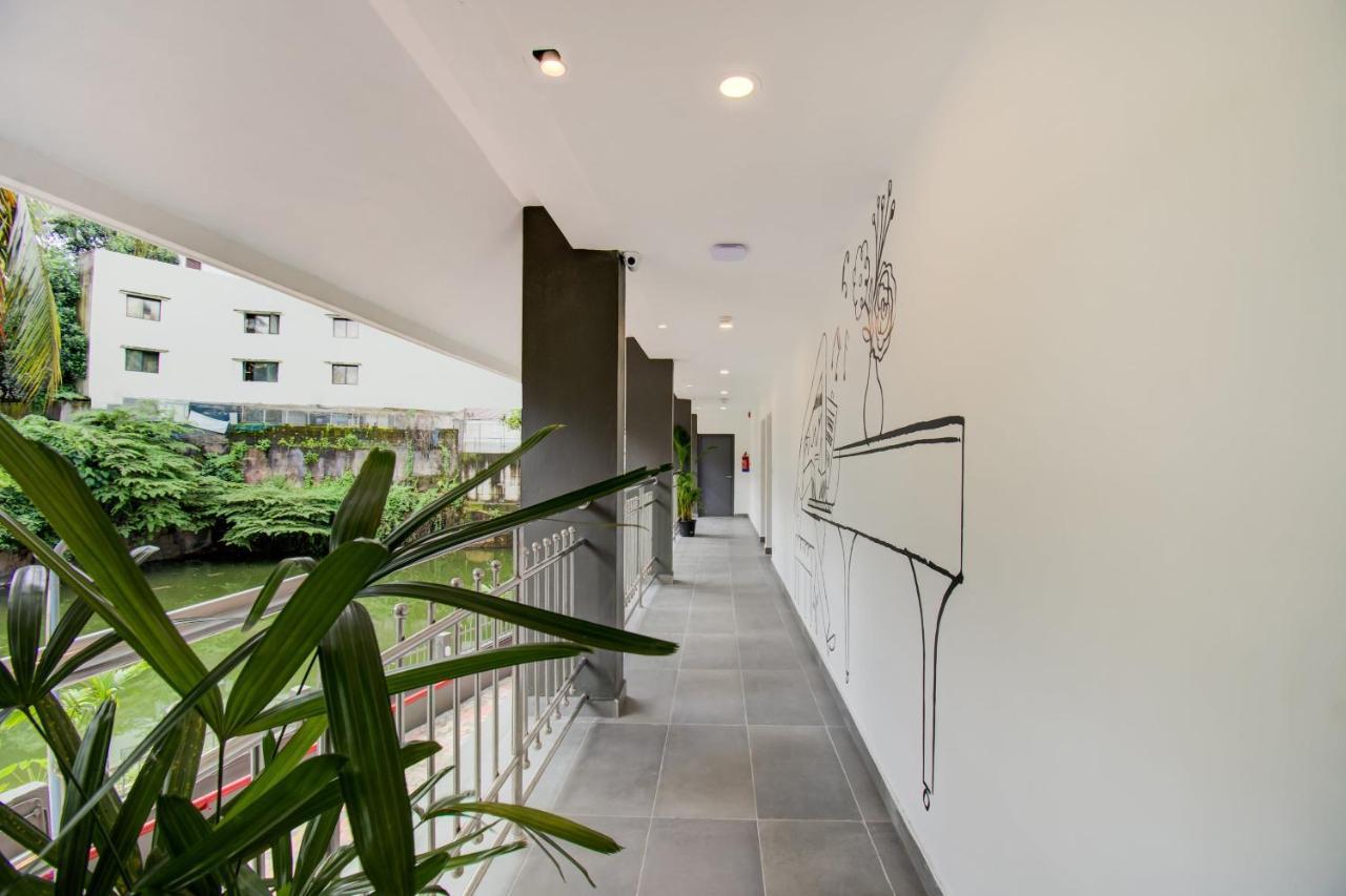Oyo Townhouse 061 Gcda Kakkanad Signal Otel Kochi Dış mekan fotoğraf
