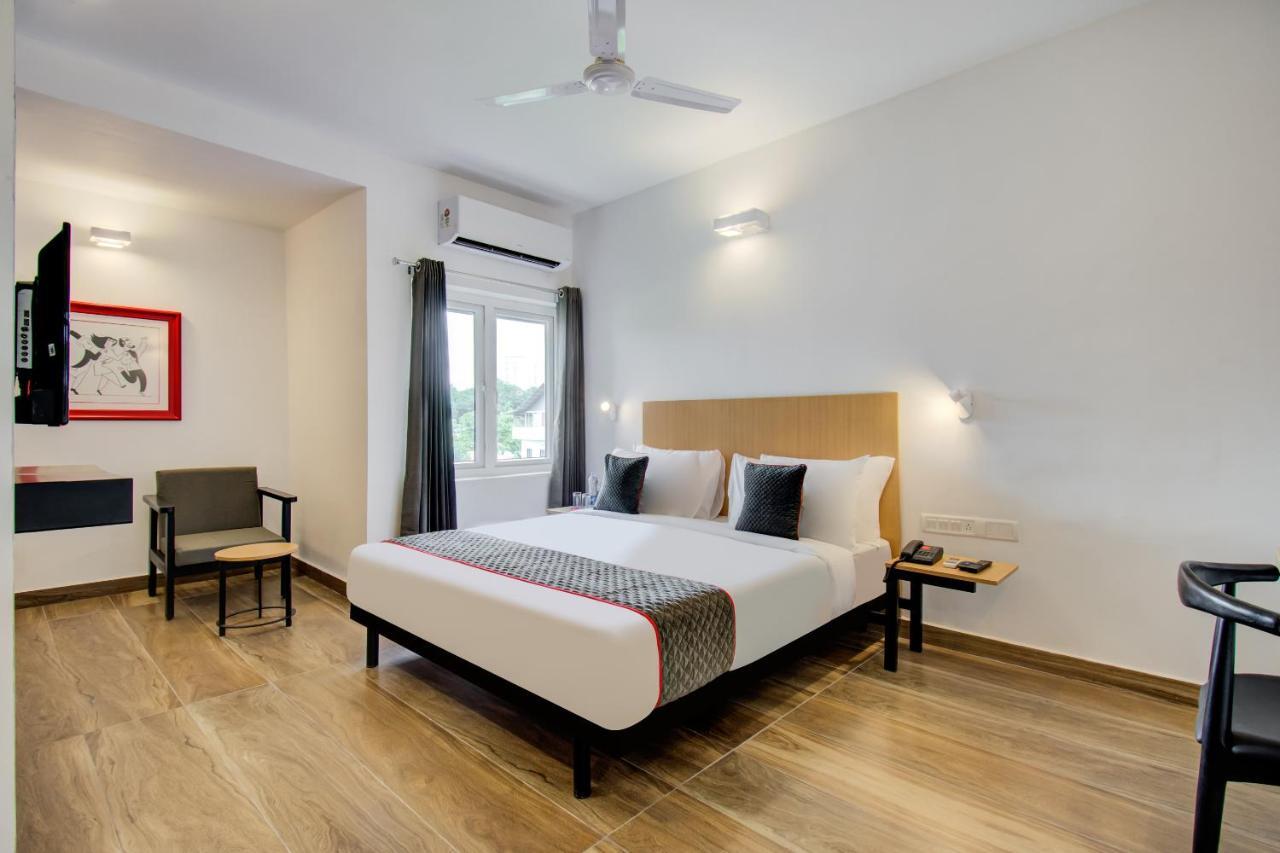 Oyo Townhouse 061 Gcda Kakkanad Signal Otel Kochi Dış mekan fotoğraf
